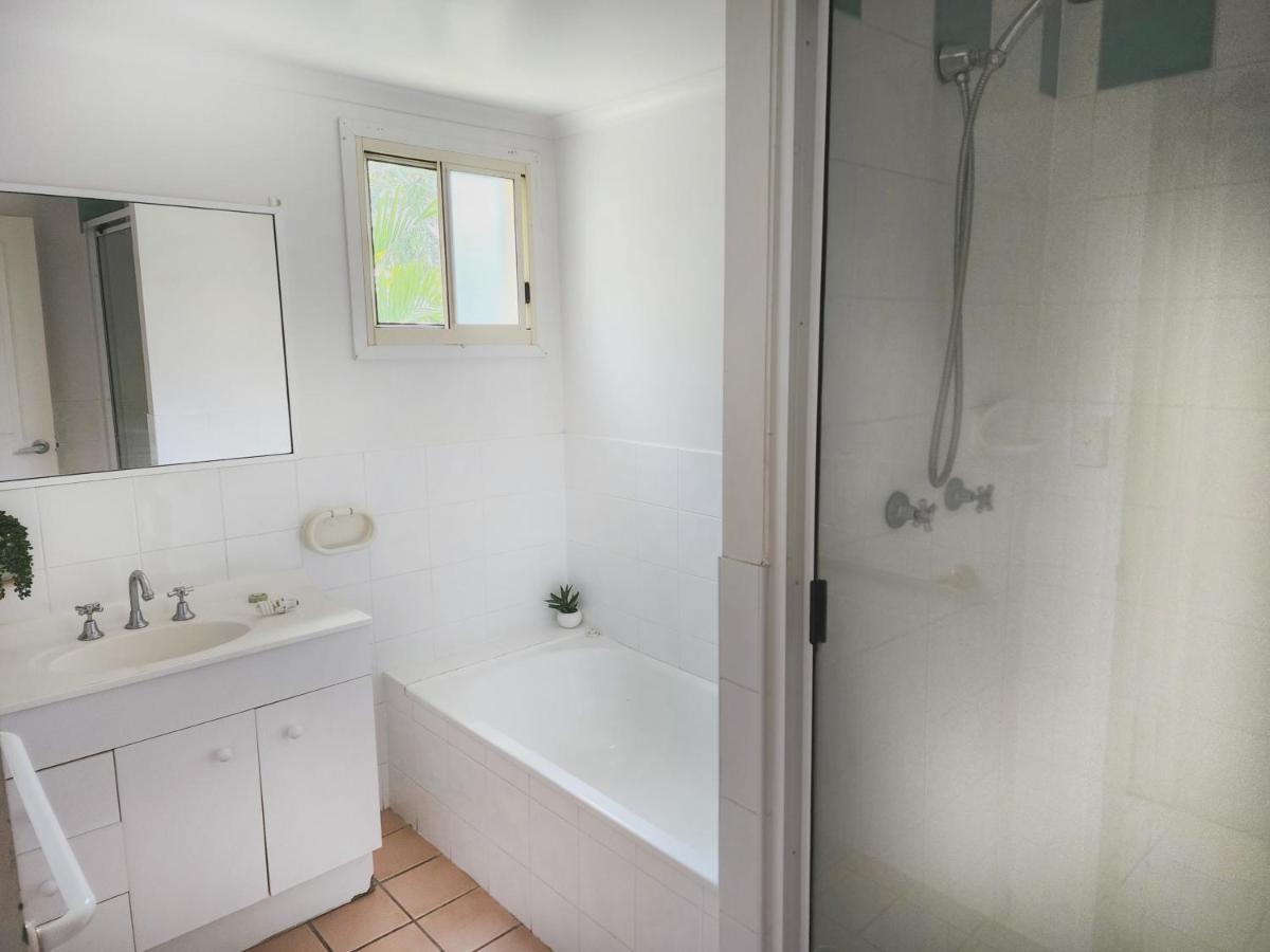 La Villa At Beach Court Airlie Beach Buitenkant foto