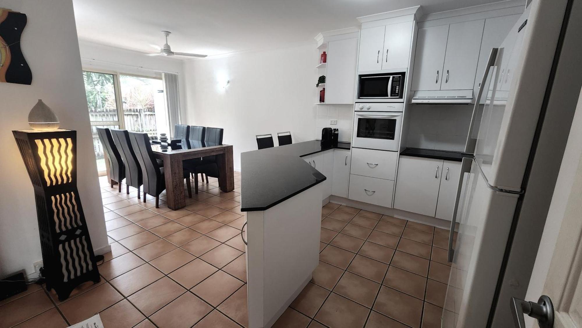 La Villa At Beach Court Airlie Beach Buitenkant foto